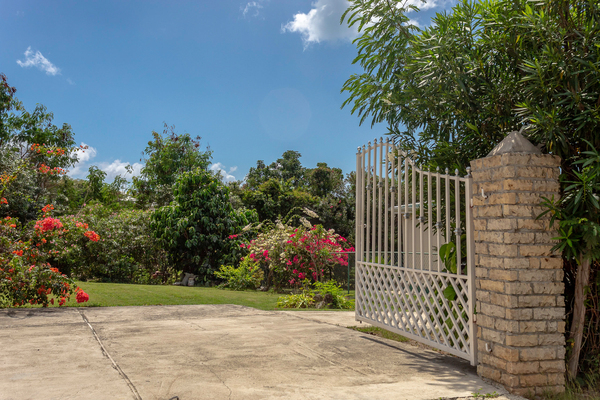 Picture of Gated entrance 