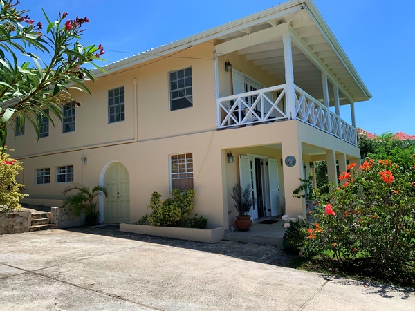 Picture of Entrance and private parking
